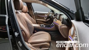 Mercedes-Benz E-Class E300e 4MATIC Exclusive 2020 года из Южной Кореи
