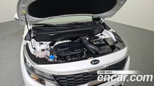 Kia Seltos Бензин 1.6 Turbo 2WD 2022 года из Южной Кореи