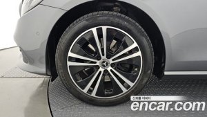 Mercedes-Benz E-Class E220d Avantgarde 2020 года из Южной Кореи