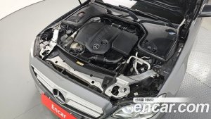 Mercedes-Benz E-Class E220d Avantgarde 2020 года из Южной Кореи
