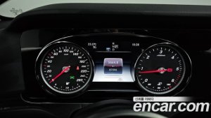 Mercedes-Benz E-Class E220d Avantgarde 2020 года из Южной Кореи