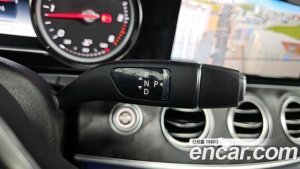 Mercedes-Benz E-Class E220d Avantgarde 2020 года из Южной Кореи