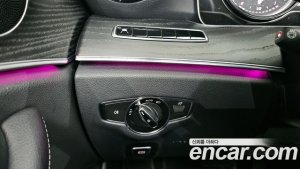 Mercedes-Benz E-Class E220d Avantgarde 2020 года из Южной Кореи