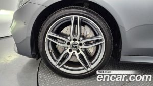 Mercedes-Benz E-Class E300 4MATIC AMG Line 2020 года из Южной Кореи