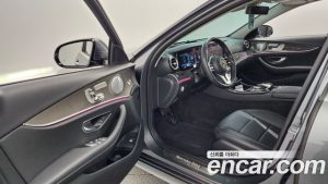 Mercedes-Benz E-Class E300 4MATIC AMG Line 2020 года из Южной Кореи