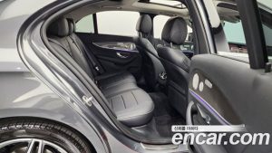 Mercedes-Benz E-Class E300 4MATIC AMG Line 2020 года из Южной Кореи