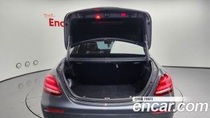 Mercedes-Benz E-Class E300 4MATIC AMG Line 2020 года из Южной Кореи