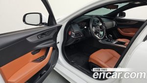 Jaguar XE D180 R-Dynamic S 2020 года из Южной Кореи