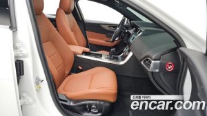 Jaguar XE D180 R-Dynamic S 2020 года из Южной Кореи