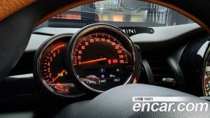 Mini Cooper Convertible DEFAULT 2020 года из Южной Кореи