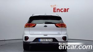 Kia Niro 1.6 HEV 2021 года из Южной Кореи