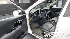 Kia Niro 1.6 HEV 2021 года из Южной Кореи