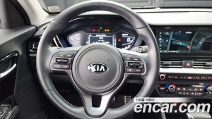 Kia Niro 1.6 HEV 2021 года из Южной Кореи