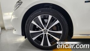 Mercedes-Benz E-Class E300e 4MATIC Exclusive 2020 года из Южной Кореи
