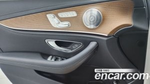 Mercedes-Benz E-Class E300e 4MATIC Exclusive 2020 года из Южной Кореи