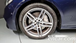 Mercedes-Benz E-Class E300 4MATIC AMG Line 2020 года из Южной Кореи