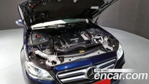 Mercedes-Benz E-Class E300 4MATIC AMG Line 2020 года из Южной Кореи