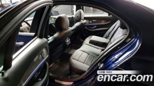 Mercedes-Benz E-Class E300 4MATIC AMG Line 2020 года из Южной Кореи