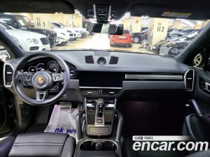 Porsche Cayenne 4.0 Turbo 2020 года из Южной Кореи