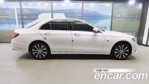 Mercedes-Benz E-Class E300e 4MATIC Exclusive 2020 года из Южной Кореи