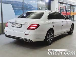 Mercedes-Benz E-Class E300e 4MATIC Exclusive 2020 года из Южной Кореи
