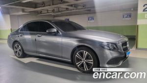 Mercedes-Benz E-Class E220d Avantgarde 2020 года из Южной Кореи