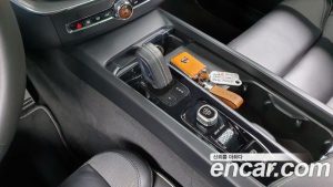 Volvo XC60 T8 R-디자인 2021 года из Южной Кореи