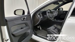 Volvo XC60 T8 R-디자인 2021 года из Южной Кореи