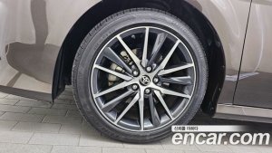 Toyota Camry 2.5 XLE HYBRID 2022 года из Южной Кореи