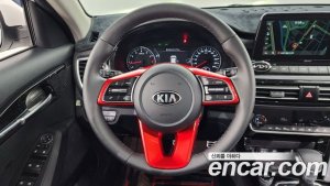 Kia Seltos Бензин 1.6 Turbo 2WD 2022 года из Южной Кореи