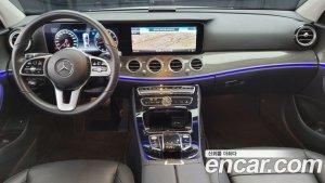 Mercedes-Benz E-Class E300 4MATIC AMG Line 2020 года из Южной Кореи