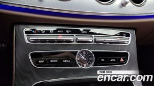 Mercedes-Benz E-Class E250 Avantgarde 2020 года из Южной Кореи