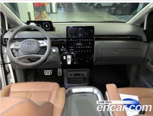 Hyundai Staria 4WD Lounge 7-Seater 2022 года из Южной Кореи