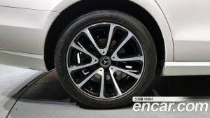 Mercedes-Benz E-Class E250 Avantgarde 2020 года из Южной Кореи