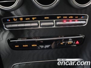 Mercedes-Benz C-Class C200 AMG Line 2021 года из Южной Кореи