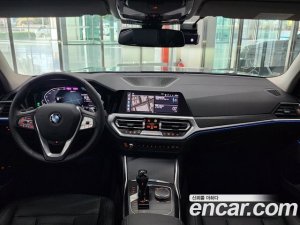 BMW 3-Series 330e Luxury 2021 года из Южной Кореи