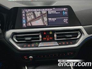 BMW 3-Series 330e Luxury 2021 года из Южной Кореи