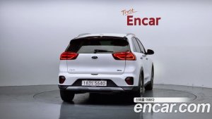 Kia Niro 1.6 HEV 2020 года из Южной Кореи
