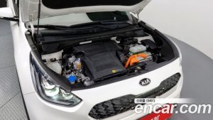 Kia Niro 1.6 HEV 2020 года из Южной Кореи