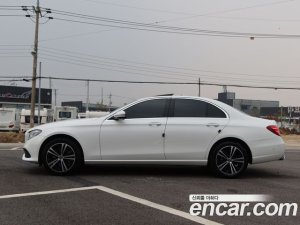 Mercedes-Benz E-Class E220d Avantgarde 2020 года из Южной Кореи