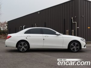 Mercedes-Benz E-Class E220d Avantgarde 2020 года из Южной Кореи