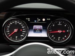 Mercedes-Benz E-Class E220d Avantgarde 2020 года из Южной Кореи