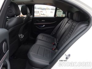 Mercedes-Benz E-Class E220d Avantgarde 2020 года из Южной Кореи