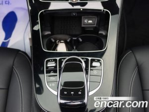 Mercedes-Benz E-Class E220d Avantgarde 2020 года из Южной Кореи