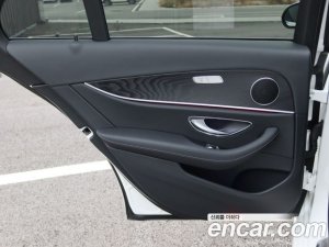 Mercedes-Benz E-Class E220d Avantgarde 2020 года из Южной Кореи