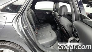 Audi A4 40 TFSI Premium 2021 года из Южной Кореи
