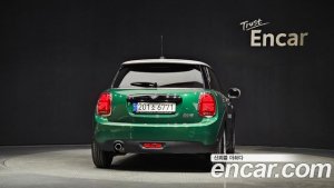 Mini Cooper DEFAULT 2021 года из Южной Кореи