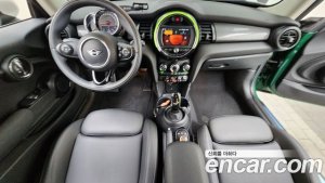 Mini Cooper DEFAULT 2021 года из Южной Кореи