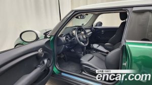 Mini Cooper DEFAULT 2021 года из Южной Кореи