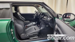 Mini Cooper DEFAULT 2021 года из Южной Кореи